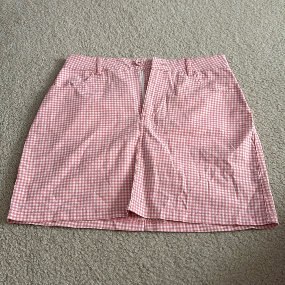 Forever 21 pink and white checkered skirt with pockets.